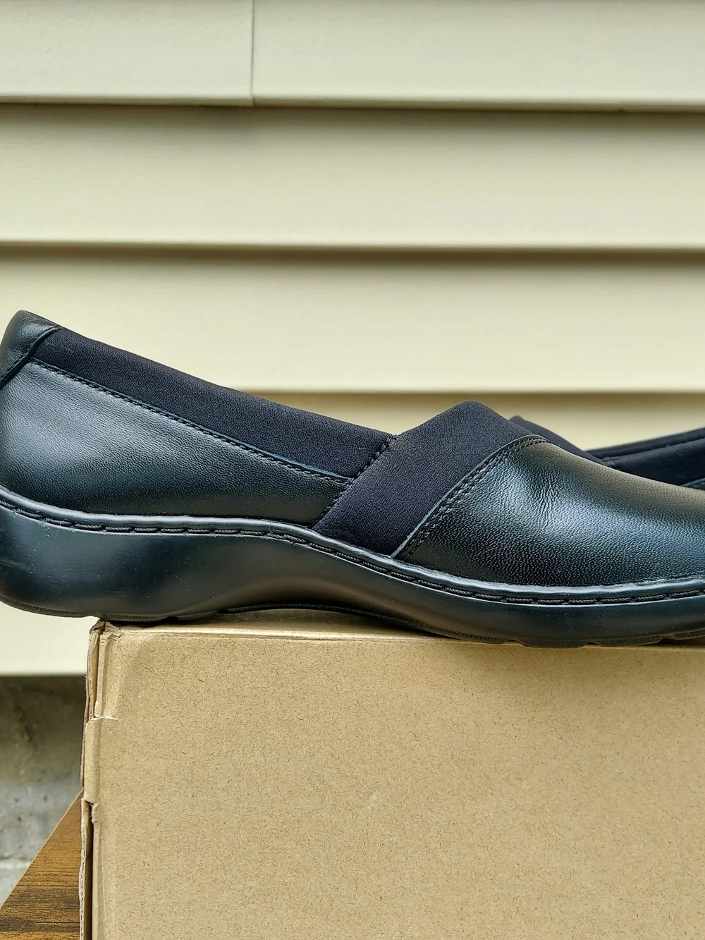 Clarks Cora Charm Black Slip-On Loafers Women's Size 8M NWT Preppy Cottagecore